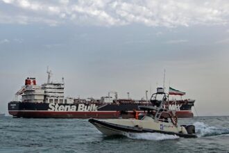 Irán cobrará tarifas por seguridad y navegación en Ormuz