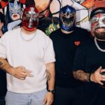 Grupo Frontera asiste enmascarado a las luchas de Guadalajara