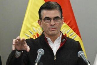 Presidente de Bolivia convoca diálogo nacional y descarta renuncia