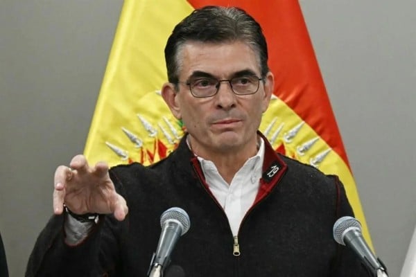 Presidente de Bolivia convoca diálogo nacional y descarta renuncia
