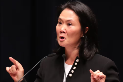 Keiko Fujimori lidera ajustado balotaje presidencial en Perú