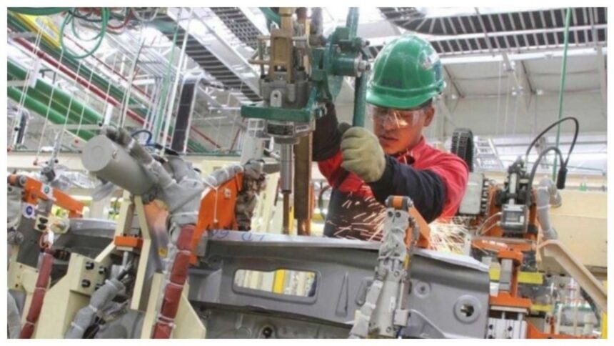 Empleo manufacturero en México suma 39 meses de caídas en mayo