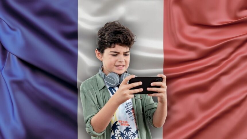 Francia prohíbe redes sociales a menores de 15 años desde 2026