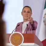 Sheinbaum propone prohibir celulares a maestros y alumnos en aulas
