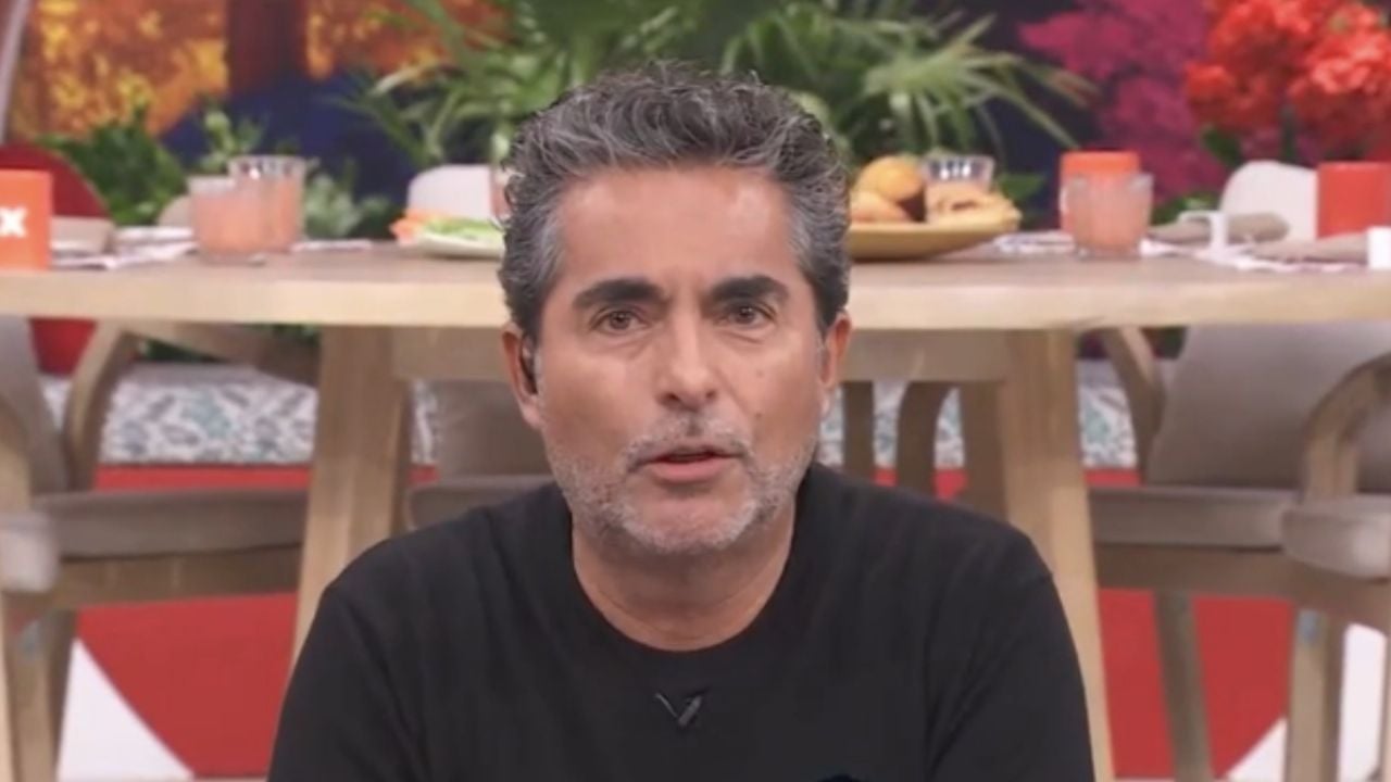Raúl Araiza honra a Fernando del Solar en aniversario de Hoy