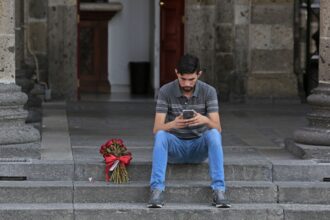 Policía alerta en CDMX por fraude digital de “artista enamorado”