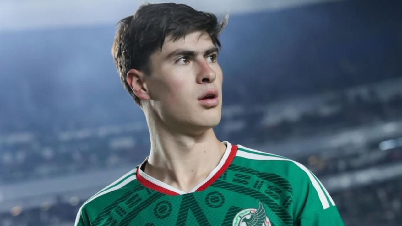 Armando “La Hormiga” González viaja a Grecia y promete volver a Chivas
