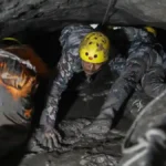 Rescatan a nepalí tras diez días atrapado en túnel inundado