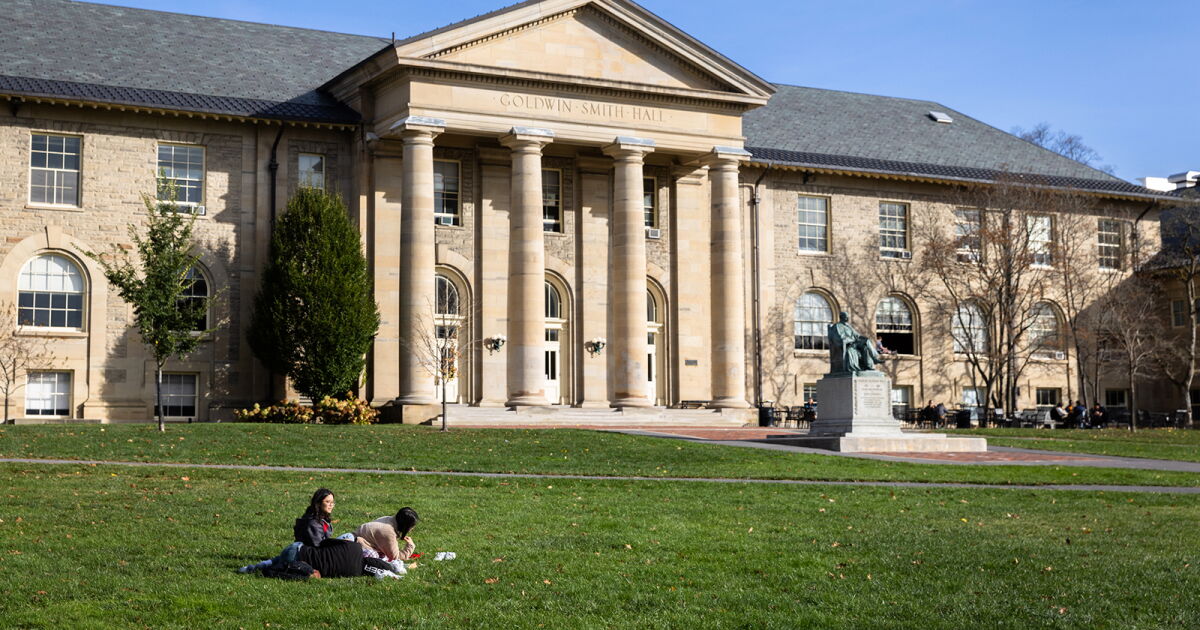 Cornell enfrenta demanda por manejo de agresión sexual en campus