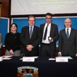 Luis Alberto Zapata recibe la Medalla Alejandro Raga de la UNAM