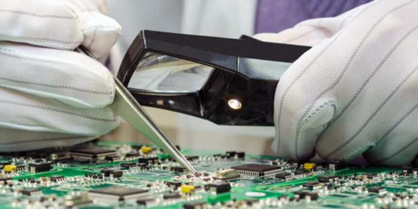 México refuerza industria de semiconductores y forma talento tech