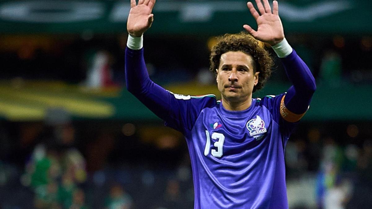 Memo Ochoa recibe homenaje en el Memorial Coliseum de Los Ángeles