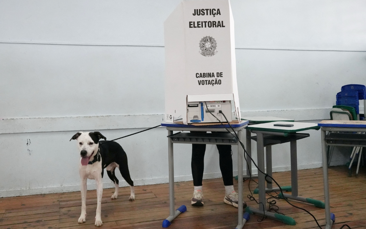 Cierran urnas en Brasil y comienza el conteo de votos clave